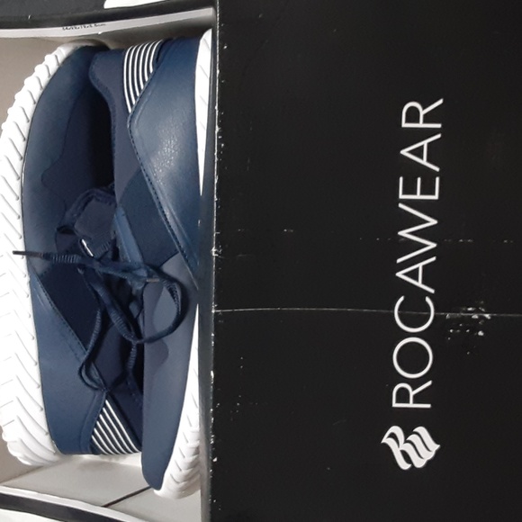 Im selling a blue pair of rocawear walking shoe there very comfortable size11 . - Picture 8 of 8